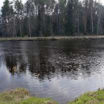 Продам участок с фундаментом у реки и леса, в Москве