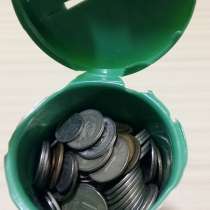 Копилка для денег мелочи монет пластмассовая с крышкой, в Сыктывкаре