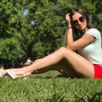 Прекрасный фит-нес тренер поможет тебе, в Москве