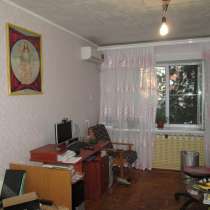 В Кропоткине в МКР 4-комнатная квартира 1/9 106 кв. м, в Краснодаре