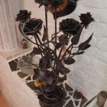 Кованые розы в вазе, в Сочи