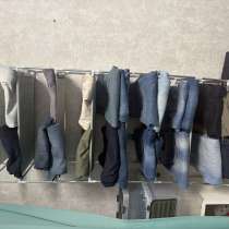 Много джинс, в Санкт-Петербурге