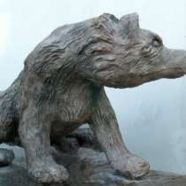 Скульптура волка, в Омске