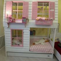 Кровать доя девочек двухэтажная, в Якутске