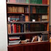 2 удобных вместительных книжных шкафа, в г.Алматы