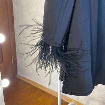 Платье с перьями, в Москве