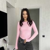 Лонгслив, в Москве