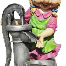 Скульптура Гном-девочка у колонки Россия, в Екатеринбурге