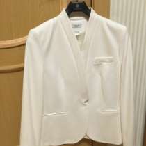 Белый пиджак, в Санкт-Петербурге