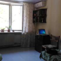 Однокомнатная, добротная квартира в тихом центре Севастополя, в Севастополе