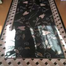 Продам ковёр темно-зеленого цвета с золотыми цветами, в Новосибирске