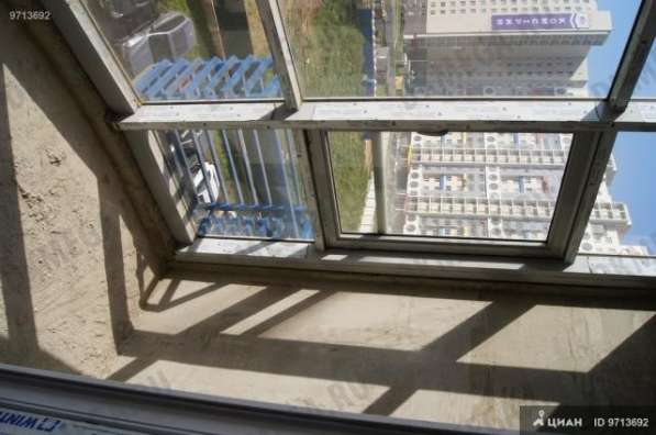 Продам однокомнатную квартиру в Красногорске. Жилая площадь 43 кв.м. Дом кирпичный. Есть балкон.