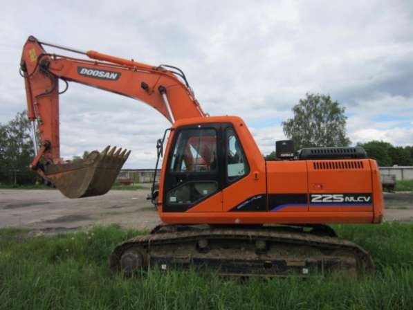 Гусеничный экскаватор DOOSAN 225