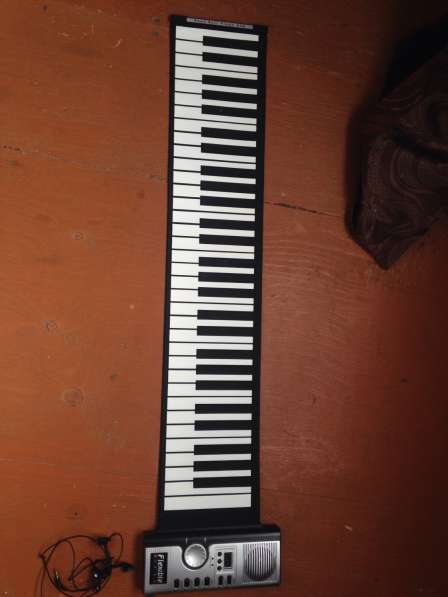 Синтезатор (гибкая клавиатура)