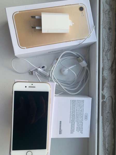 Телефон IPhone 7 128Gb gold в Москве