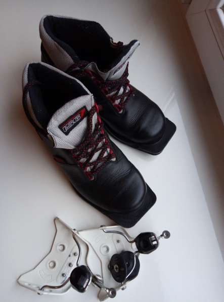 Продам женские лыжные ботинки в Москве