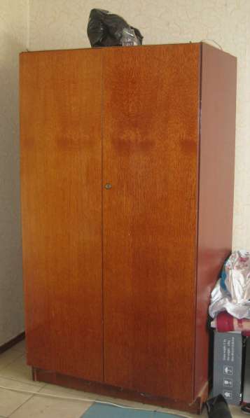 Шкаф деревянный двустворчатый с антресолью в 