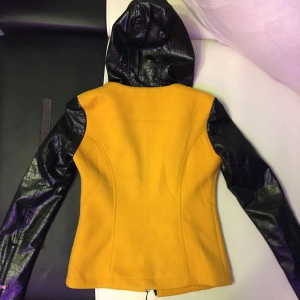 Куртка с капюшоном в Москве фото 3