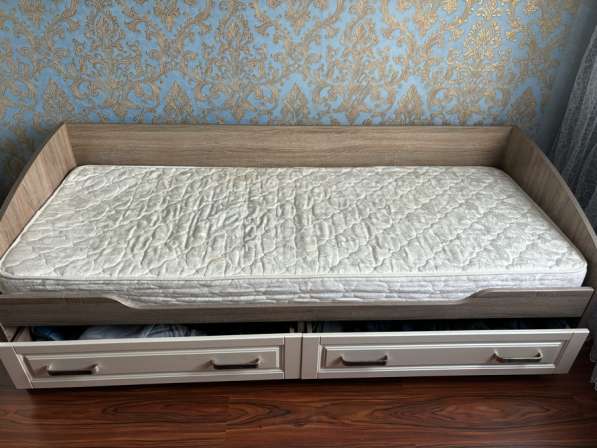 Спальная кровать