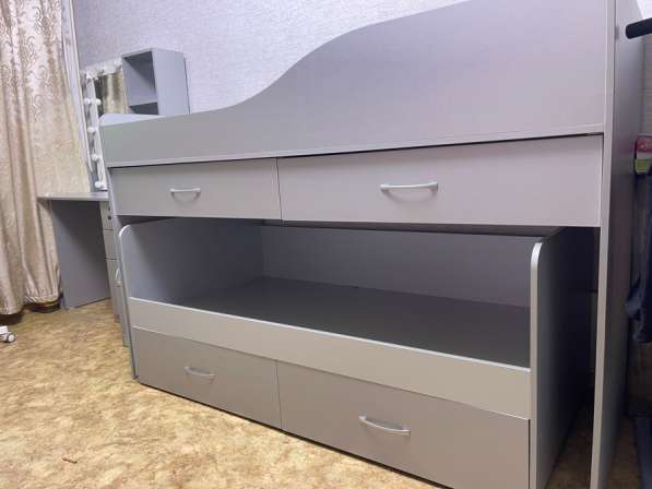 Двухъярусная кровать