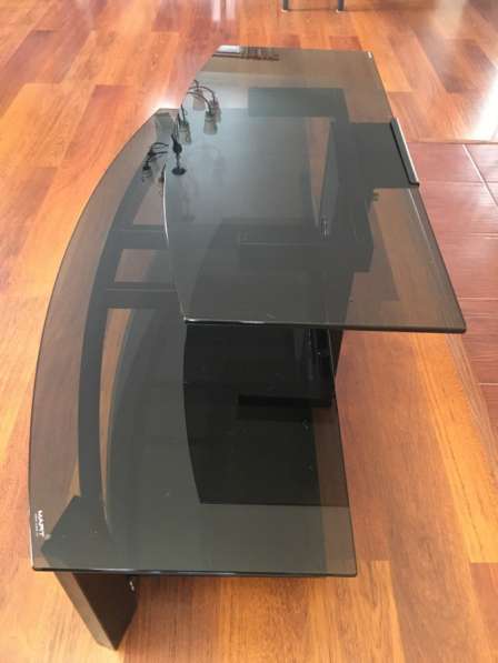 Тумба стеклянная под телевизор, аппаратуру в Санкт-Петербурге