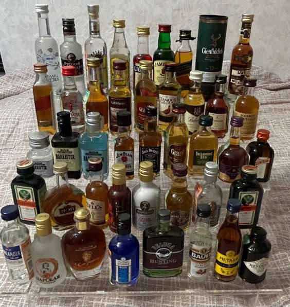 Продам коллекцию мини бутылок в Москве