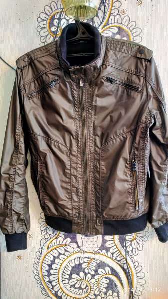 Куртка мужская, 48-50 разм., коричневая, лёгкая, отл.состоян