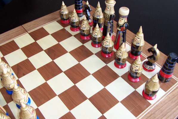 Шахматы, футляры из дерева в фото 4
