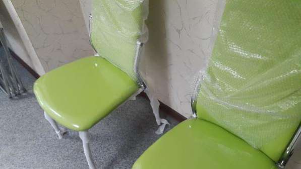 Зеленые стулья Bentley в Москве