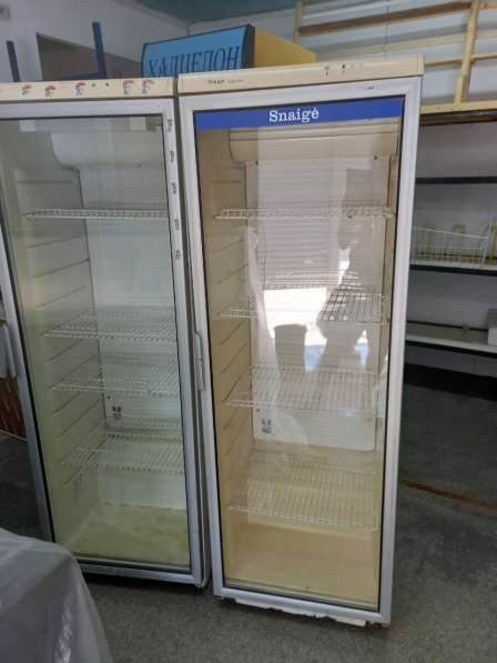 Две холодильные витрины в Коктебеле