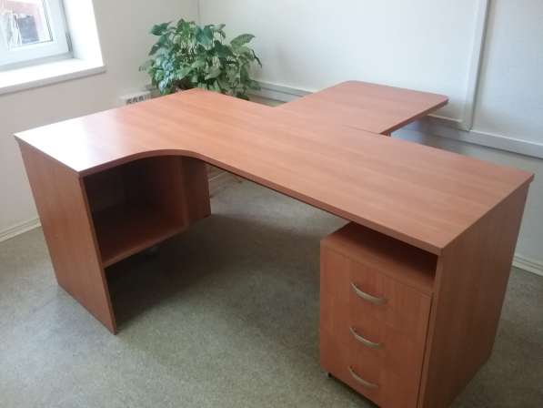 Продается комплект офисной мебели в отличном состоянии