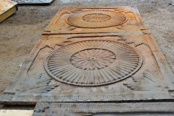 Старинные чугунные плиты. Плиты 19 век. Чугунная плита в Санкт-Петербурге