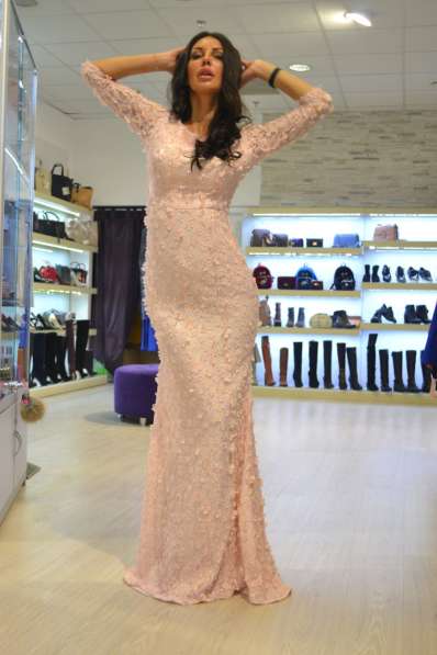 Шикарное платье Valentino набивной 3D гипюр