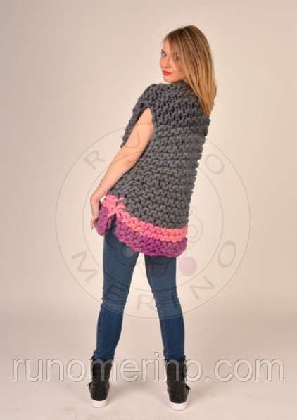 Жилетка из толстой пряжи в фото 17