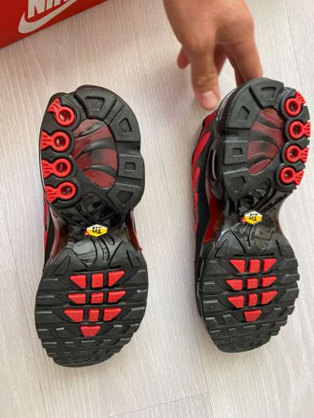 Кроссовки Nike Air Max Plus Tn Red Black Gradient в Архангельске фото 4