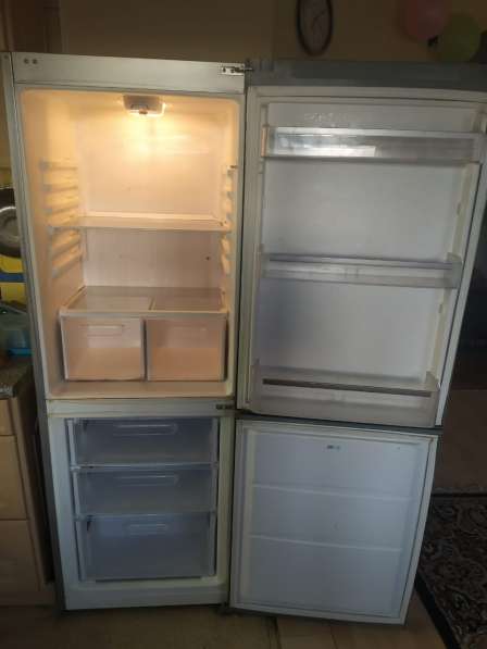 Продам холодильник и морозилку в Екатеринбурге