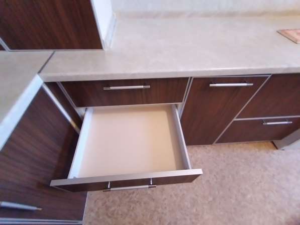 Срочно продам недорого качественный кухонный гарнитур в Ярославле фото 4