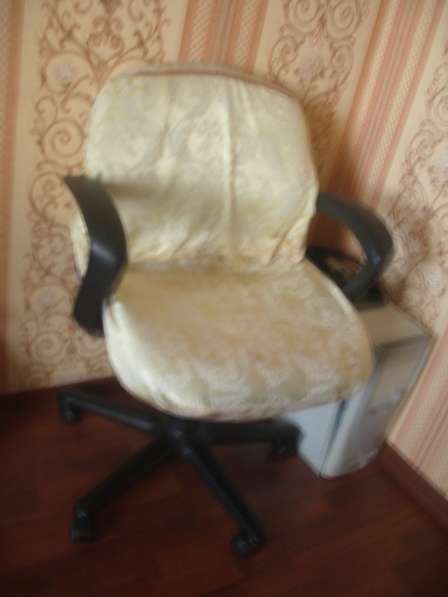 Кресло компъютерное вместе с чехлом и системный блок Пентиум в Москве фото 3