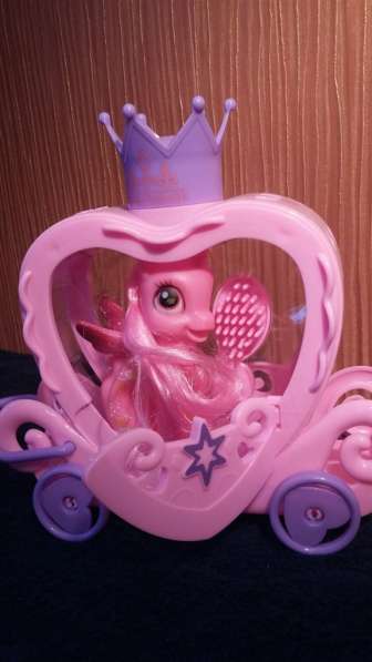 Игрушка Пони Принцесса с аксессуарами, в карете в фото 4