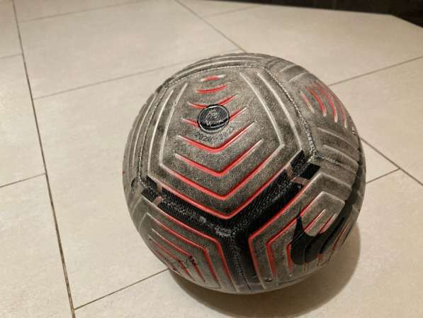 Футбольный профессиональный мяч размер 5 Nike