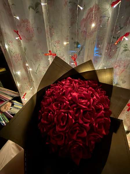 Из атласных лент букет