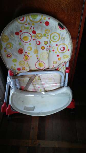 Детский стульчик для кормления, разобранный и упакованный