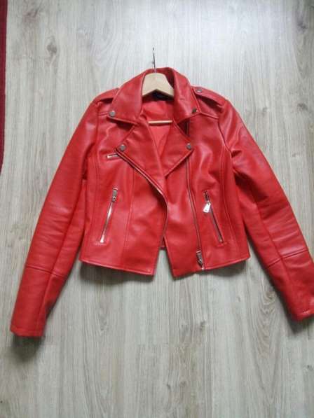 Красная куртка из эко коже! Reserved размер 42! 700 гр в фото 4