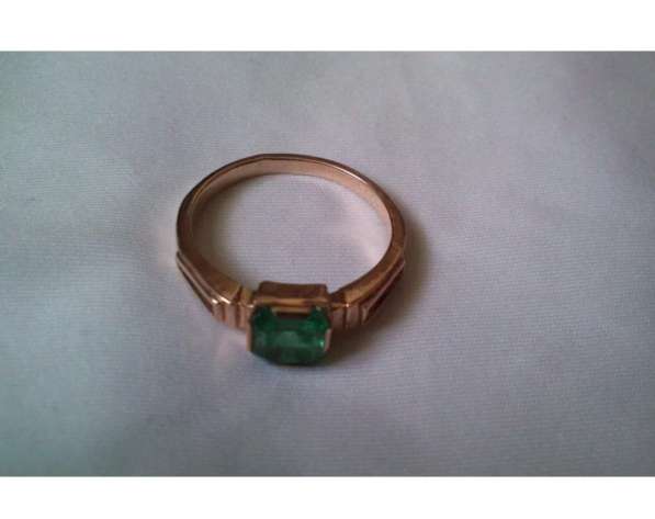 Золотое кольцо с природным изумрудом 585 пробы в Лесной