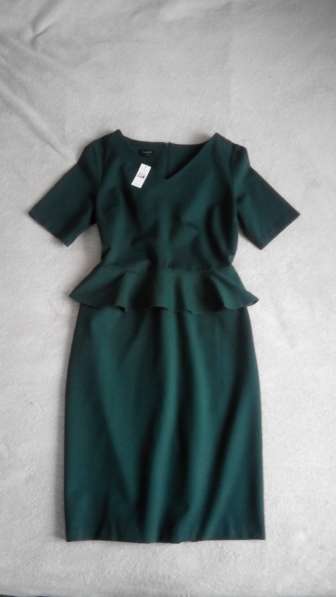 Новое утягивающее платье темно-зеленое с баской (USA)