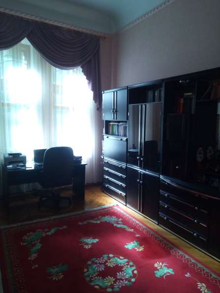 Продам 4-х комнатную квартиру на ул. Троицкая