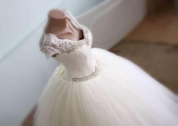 Свадебное платье новое с маленьким рукавчиком в Симферополе