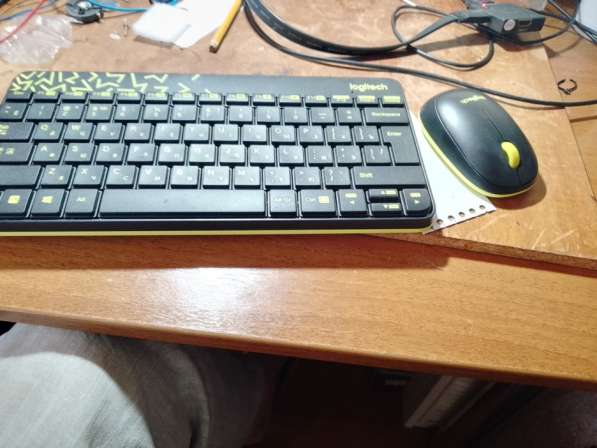 Комплект клавиатура и мышь Logitech Wireless Combo Nano MK24