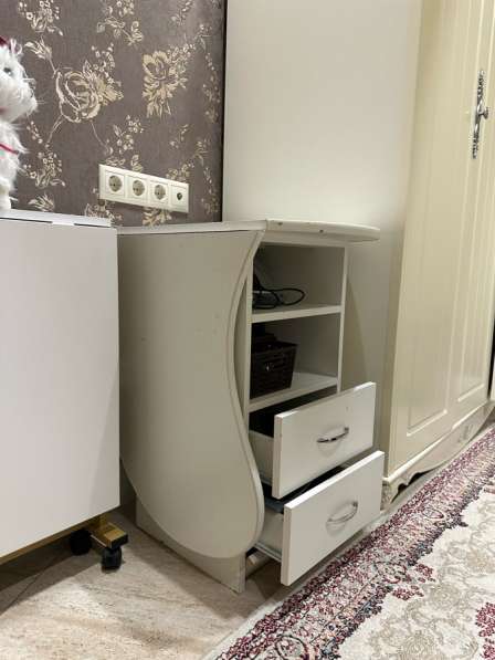 Стол маникюрный складной