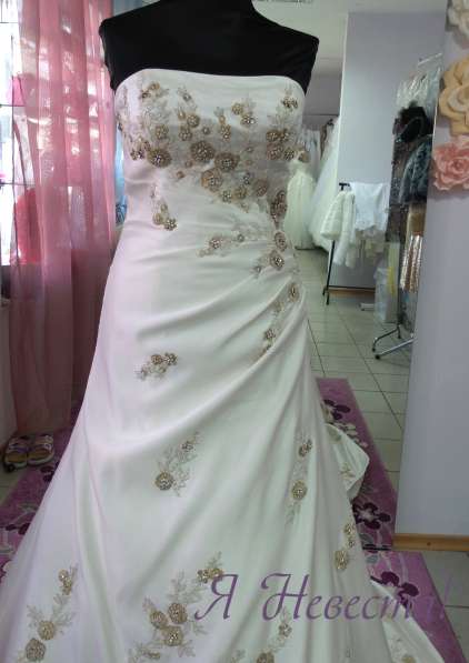 Атласное свадебное платье в Симферополе фото 4
